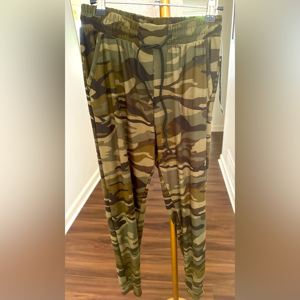 Leggings Depot JGA-N021-L Camouflage Army Print Jogger Pants w/Pockets SZ SM
